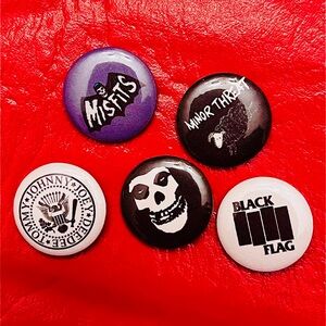 Punk pin lot Ramones, Black Flag, Misfits, Minor Threat!